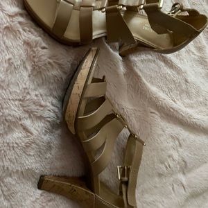 Ladies sandal heel shoe